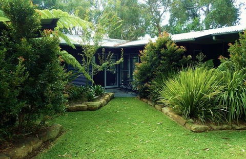 Art House Accommodation - Rental Cars 0