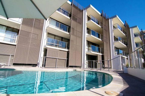 Merrima Court Holiday Apartments - Rental Cars 14