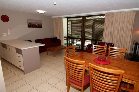Merrima Court Holiday Apartments - Rental Cars 15