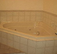 Elizabeth Motor Inn - Rental Cars
