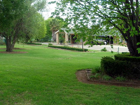 Golfview Motor Inn - Rental Cars 0