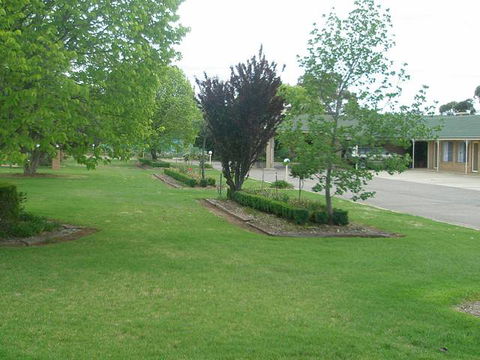 Golfview Motor Inn - Rental Cars 1