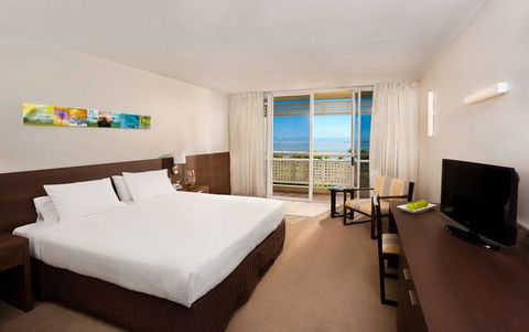 Holiday Inn Cairns Harbourside - Rental Cars 0