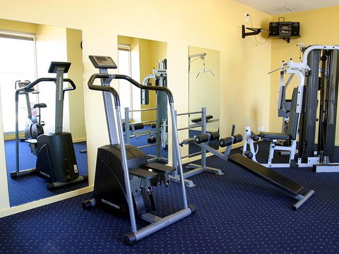 Ibis Melbourne Little Bourke Street - Rental Cars 2