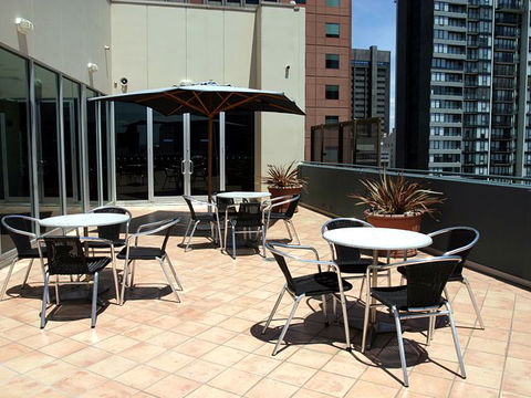 Ibis Melbourne Little Bourke Street - Rental Cars 3