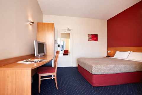 Ibis Melbourne Little Bourke Street - Rental Cars 4