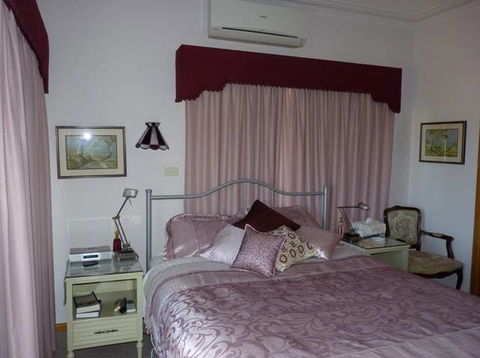 Kadina Bed And Breakfast - Rental Cars 0