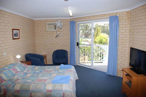 Kalbarri Seafront Villas - Rental Cars 5