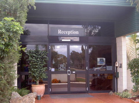 Kalgoorlie Overland Motel - Rental Cars 3