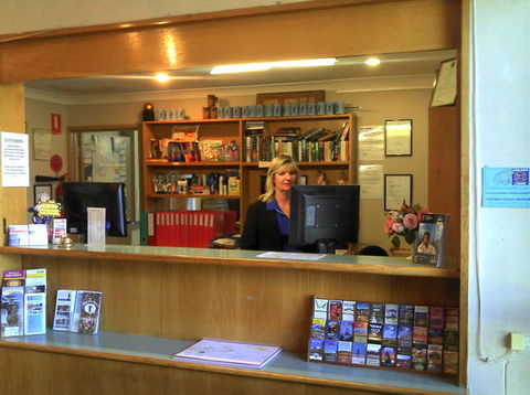 Kalgoorlie Overland Motel - Rental Cars 4