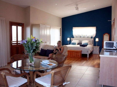 Lavender House B&B - Rental Cars 3