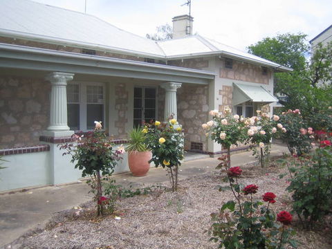 MacDonnell House (Naracoorte Cottages) - Rental Cars 4
