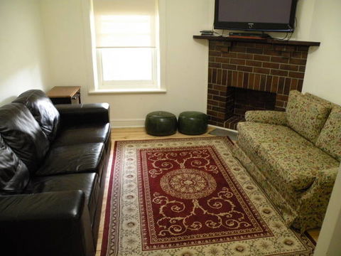 MacDonnell House (Naracoorte Cottages) - Rental Cars 7