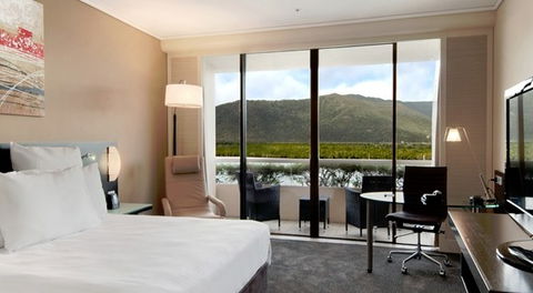 Hilton Cairns - Rental Cars 4