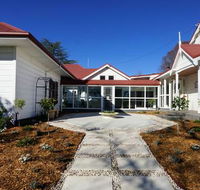 Moore Park Inn - Rental Cars