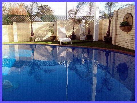 NOAH'S Mid City Motor Inn - Rental Cars 0