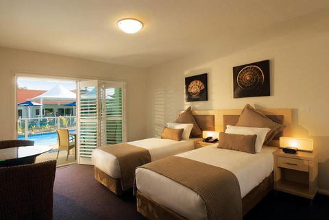 Oaks Pacific Blue Resort - Rental Cars 0