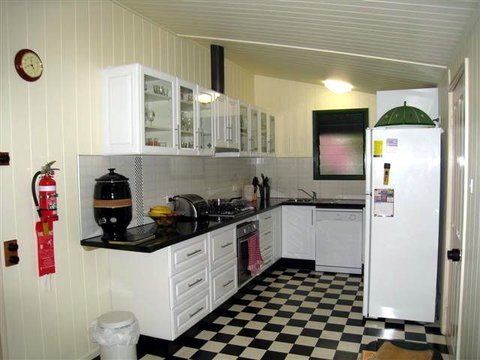 Pitstop Lodge Guesthouse - Rental Cars 2