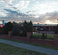 Stannum Lodge Motor Inn - Rental Cars