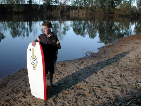 Wagga Wagga Beach Caravan Park - Rental Cars 3
