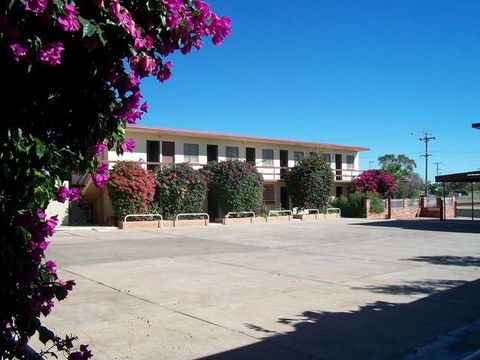 Wallangulla Motel - Rental Cars 0