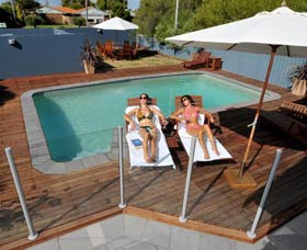 Waikiki Beach Bed And Breakfast - Rental Cars 0