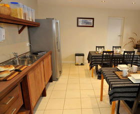 Waikiki Beach Bed And Breakfast - Rental Cars 3