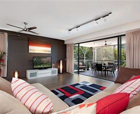 Absolute Waterfront Rainforest Apartment - Rental Cars 0