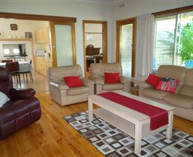 Acacia Park Farm House - Rental Cars 6