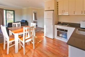 Wagga Wagga Beach Caravan Park - Rental Cars 5