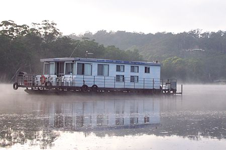 Clyde River Houseboats - Rental Cars 1