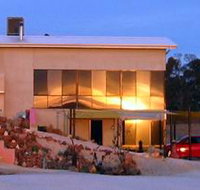 Mt Surmon Wines - Scarlattis Gallery - Rental Cars