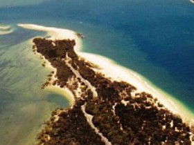 Inskip Peninsula Recreation Area - Rental Cars 0