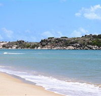 Dhamitjinya East Woody Island and Galaru East Woody Beach - Rental Cars