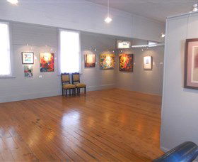 Paxtons Creative Space And Upstairs Gallery - Rental Cars 0