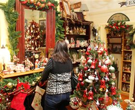 Rick Rutherfords Country Gallery - Rental Cars 5