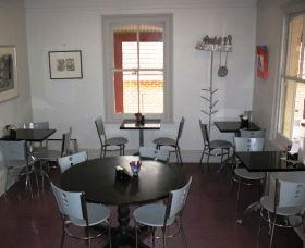 Ben Roberts Cafe And Gallery - Rental Cars 1