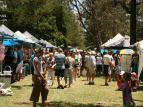 Broadbeach Art And Craft Markets - Rental Cars 1