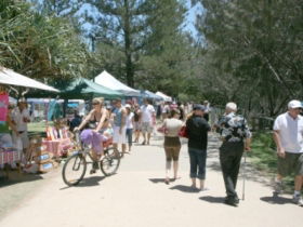 Broadbeach Art And Craft Markets - Rental Cars 2