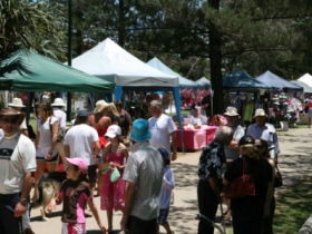 Broadbeach Art And Craft Markets - Rental Cars 3