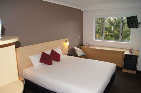 Ibis Sydney Olympic Park - Rental Cars 1