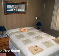 Sages Haus Bed and Breakfast - Rental Cars