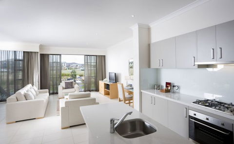 Mercure Kooindah Waters Central Coast - Rental Cars 1