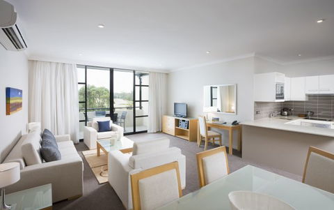 Mercure Kooindah Waters Central Coast - Rental Cars 3