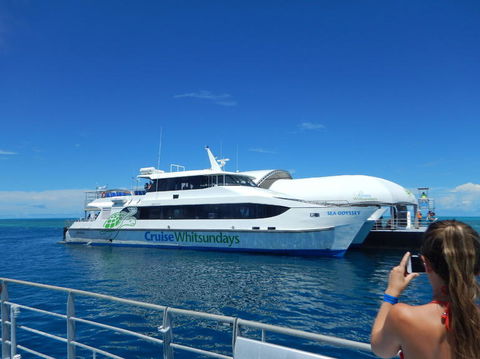 Great Barrier Reef Day Cruise To Reefworld - Rental Cars 4