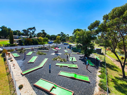 Naracoorte Mini Golf - Rental Cars 1