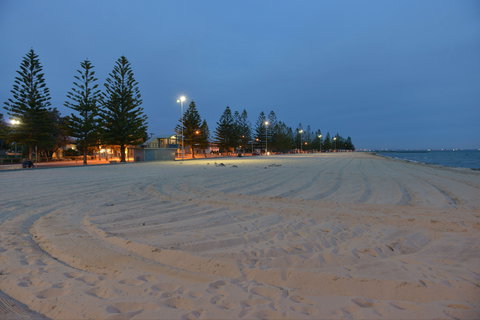 Altona Beach - Rental Cars 1