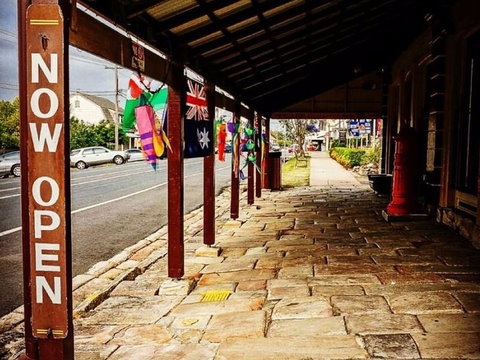 Campbell's Store Craft Centre - Rental Cars 0