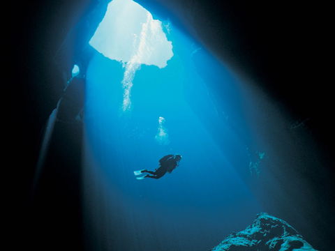 Kilsby Sinkhole - Rental Cars 1