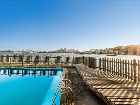 Maccallum Pool - Rental Cars 0